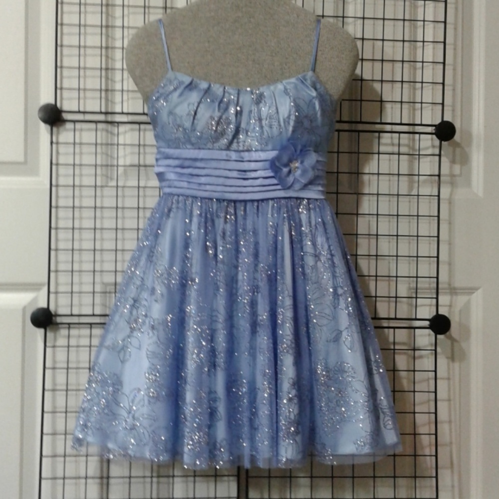 Cute Party/Prom/Pageant Dress w Petticoat. NWT
